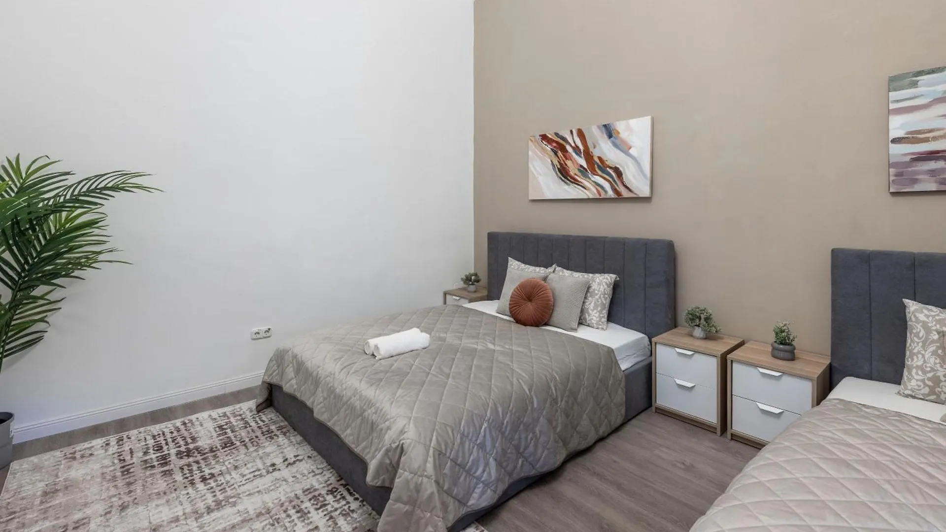 Spacious Vintage Apartment For 12Ppl 布达佩斯