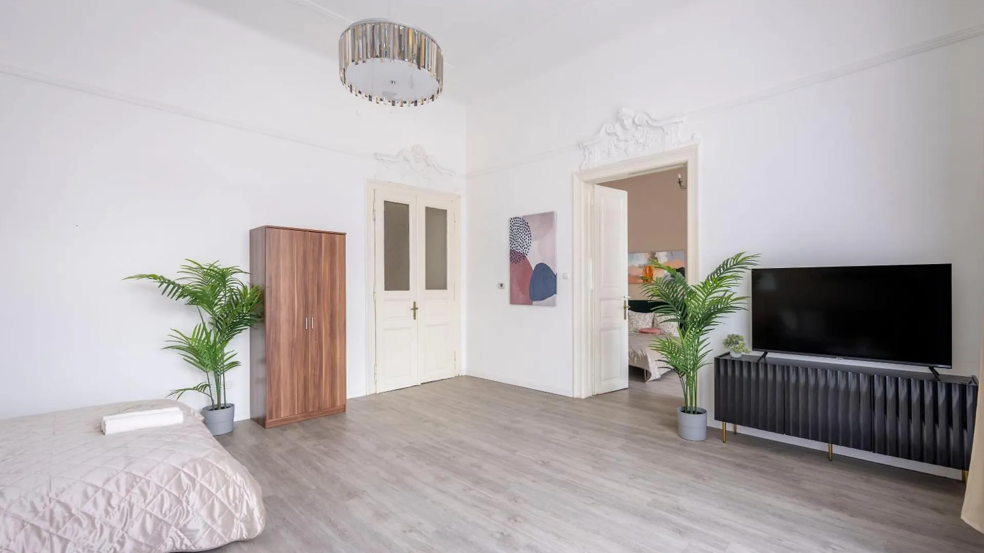 Spacious Vintage Apartment For 12Ppl 布达佩斯