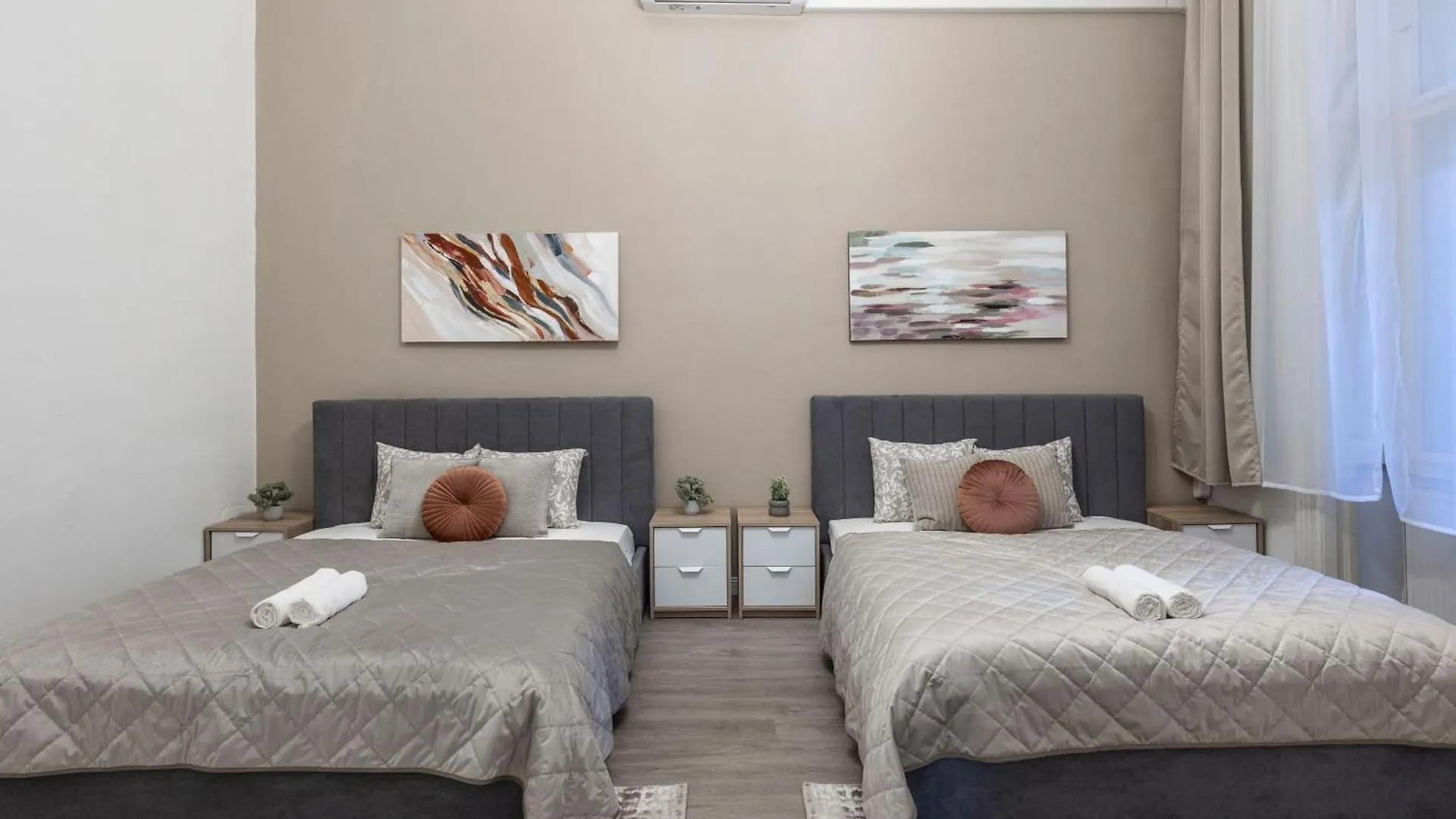 Spacious Vintage Apartment For 12Ppl Budapeszt Węgry