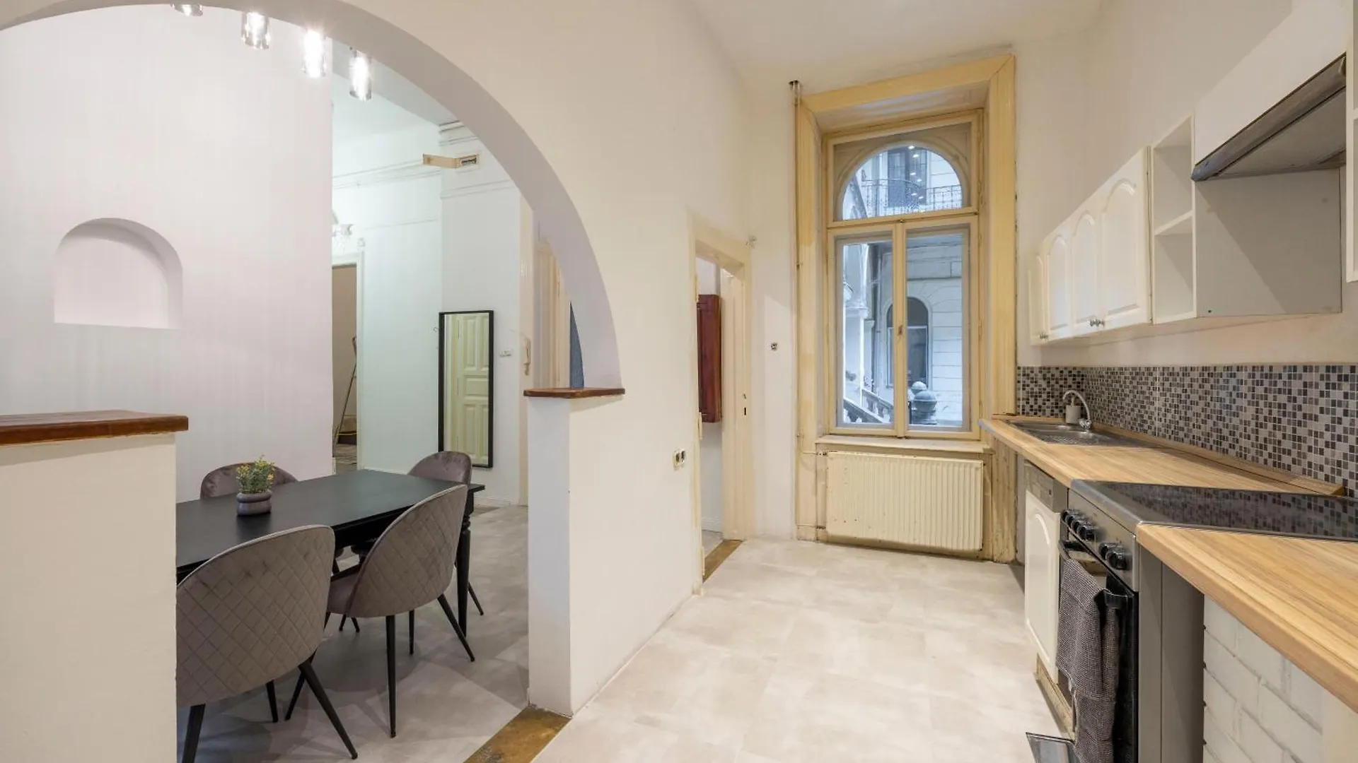 Spacious Vintage Apartment For 12Ppl Budapeszt