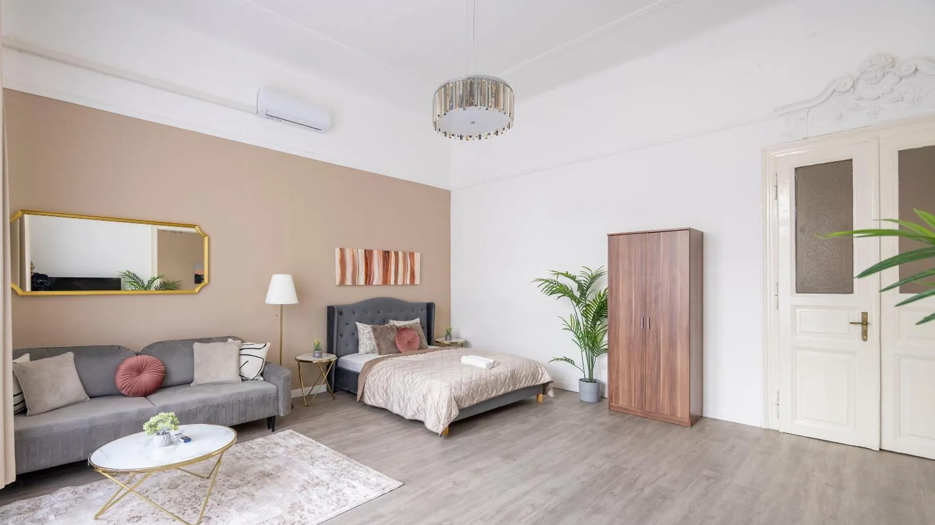 Spacious Vintage Apartment For 12Ppl Budapeszt